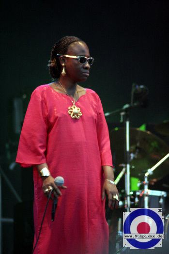 Amadou + Mariam (RMM) 11. Chiemsee Reggae Festival, Übersee - Main Stage 19. August 2005 (13).jpg